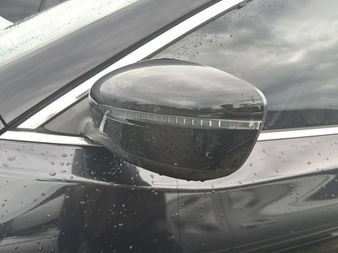 Used 2018 Nissan Rogue SV FWD image 18