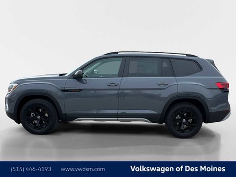 New 2026 Volkswagen Atlas Peak Edition image 3