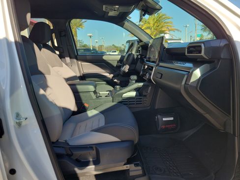 Used 2024 Toyota Tacoma TRD Off-Road image 31