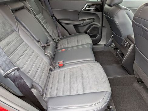 New 2025 Mitsubishi Outlander SE image 29