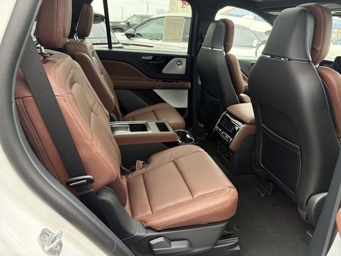 New 2026 Lincoln Aviator Reserve image 8