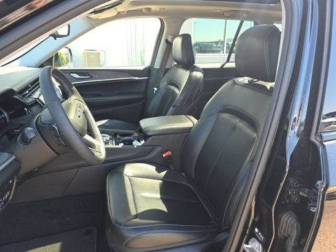 Used 2023 Jeep Grand Cherokee 4WD 4xe image 10