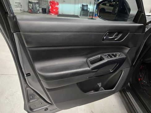 Used 2023 Nissan Pathfinder S FWD image 13