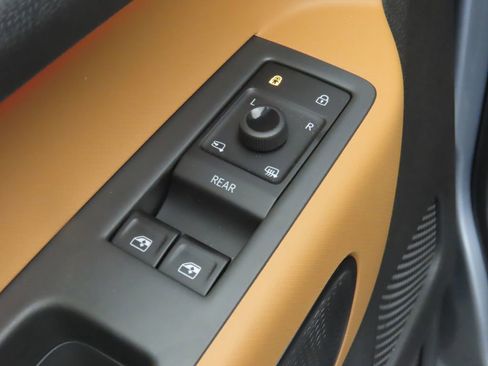 New 2025 Volkswagen ID. Buzz Pro S image 24