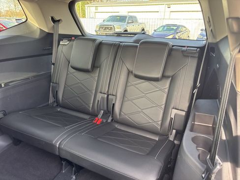 Used 2025 Volkswagen Atlas SE image 29