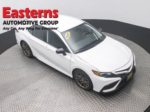 Used 2023 Toyota Camry SE AWD/4WD image 3