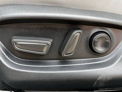 Used 2025 Toyota Camry SE w/ Convenience Package image 23