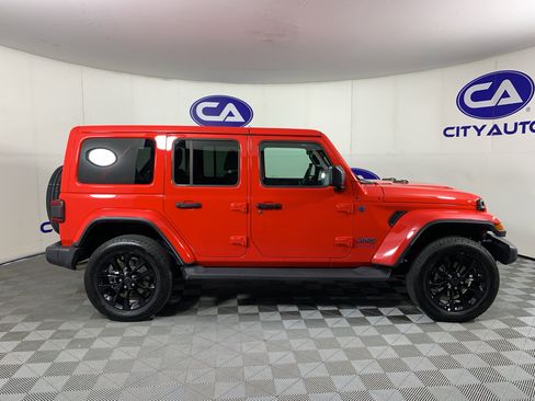 Used 2025 Jeep Wrangler Unlimited Sahara AWD/4WD image 2