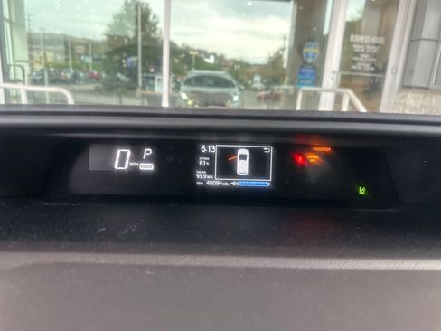 Used 2018 Toyota Prius C One FWD image 5