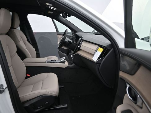 New 2026 Volvo XC90 B6 Plus w/ Protection Package Premier AWD/4WD image 15