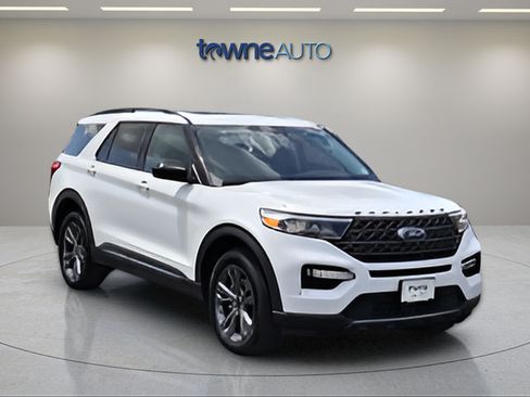 Used 2023 Ford Explorer XLT w/ Equipment Group 202A AWD/4WD image 9