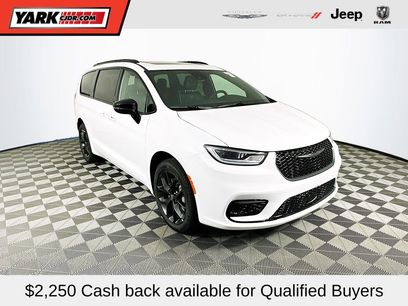 New 2026 Chrysler Pacifica Limited w/ S Appearance Package