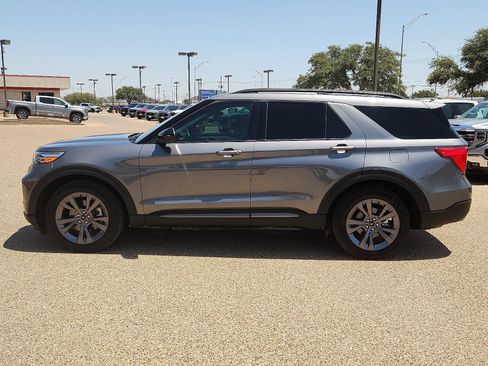 Used 2023 Ford Explorer XLT w/ Equipment Group 202A RWD image 2