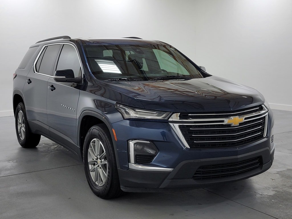 Used 2023 Chevrolet Traverse LT FWD image 2