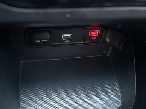 Used 2020 Kia Niro Touring image 32