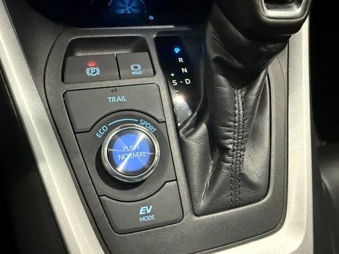 Used 2022 Toyota RAV4 XSE AWD/4WD image 25