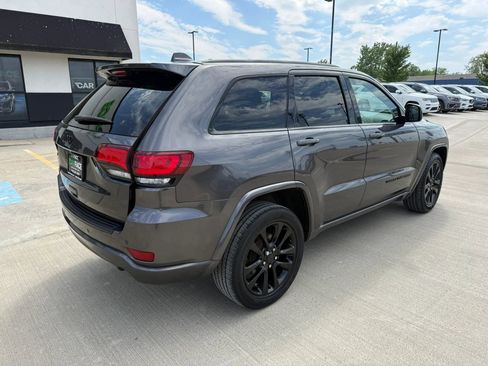 Used 2019 Jeep Grand Cherokee Altitude AWD/4WD image 16