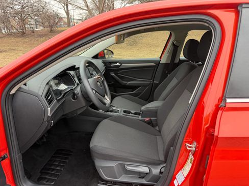 Used 2021 Volkswagen Jetta R-Line image 16