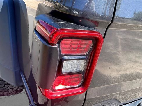 Used 2021 Jeep Gladiator Mojave AWD/4WD image 28