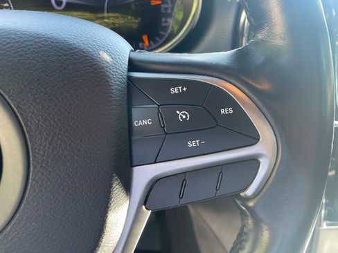 Used 2020 Jeep Grand Cherokee Limited AWD/4WD image 32