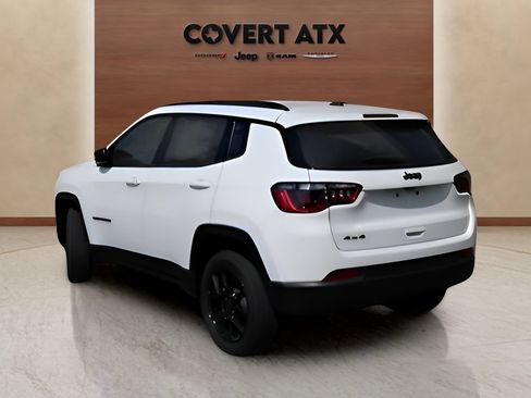 Used 2026 Jeep Compass Latitude AWD/4WD image 4