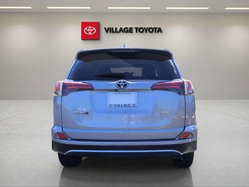 Certified 2018 Toyota RAV4 XLE AWD/4WD image 4