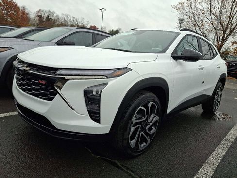 New 2026 Chevrolet Trax RS image 2