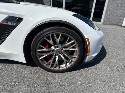 Used 2015 Chevrolet Corvette Z06 RWD image 3