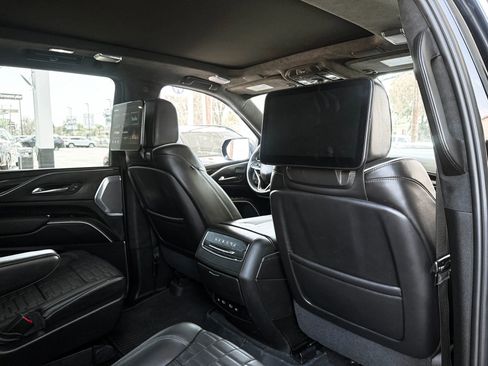 Used 2022 Cadillac Escalade ESV Sport Platinum w/ Heavy-Duty Trailer Package AWD/4WD image 30