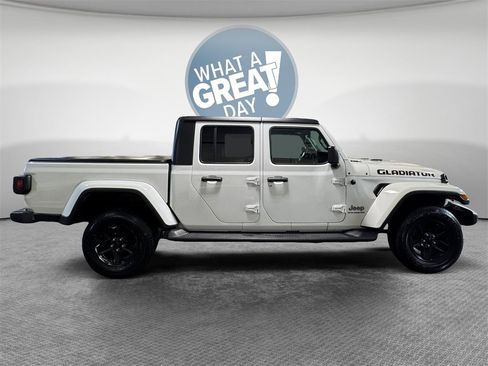 Used 2023 Jeep Gladiator Overland w/ Popular Equipment Package image 2