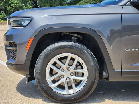 Used 2023 Jeep Grand Cherokee Laredo w/ Luxury Tech Group I RWD image 8