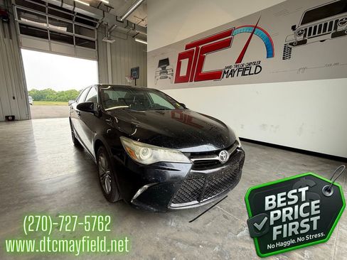 Used 2015 Toyota Camry SE image 1