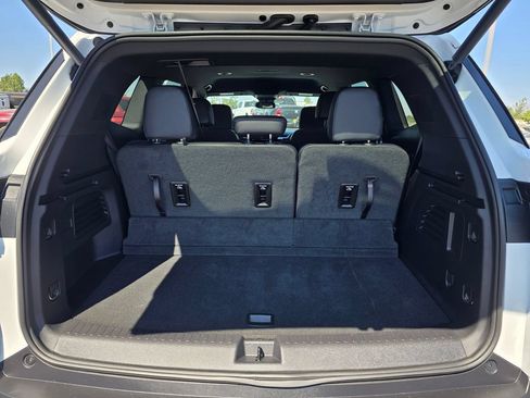 Used 2025 Buick Enclave Preferred FWD image 28
