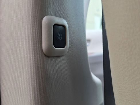 Used 2013 Toyota Sienna XLE FWD image 53