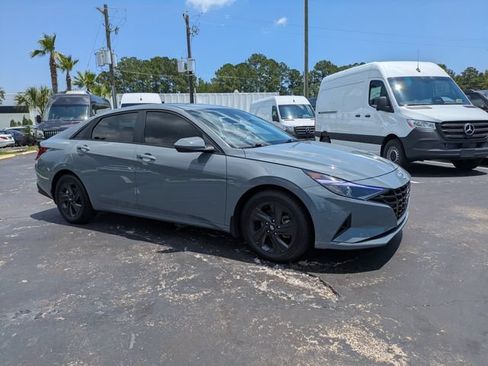 Used 2022 Hyundai Elantra SEL FWD image 2