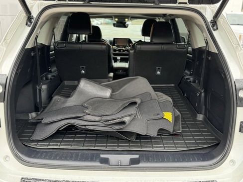 Certified 2020 Toyota Highlander XLE image 46