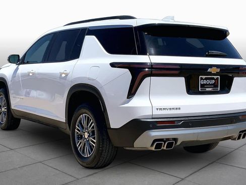 Used 2025 Chevrolet Traverse LT FWD image 12