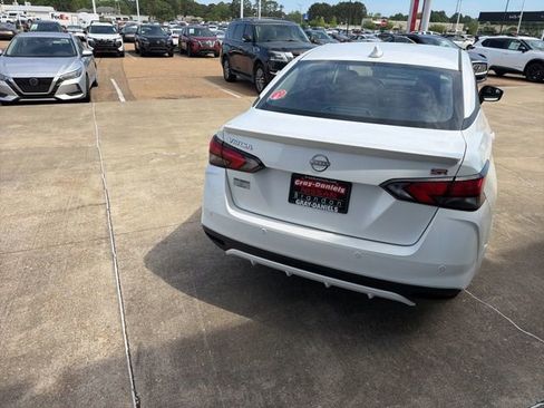 New 2025 Nissan Versa SR FWD image 3