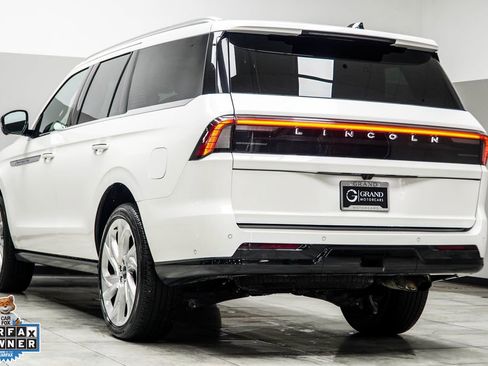 Used 2025 Lincoln Navigator Reserve AWD/4WD image 13