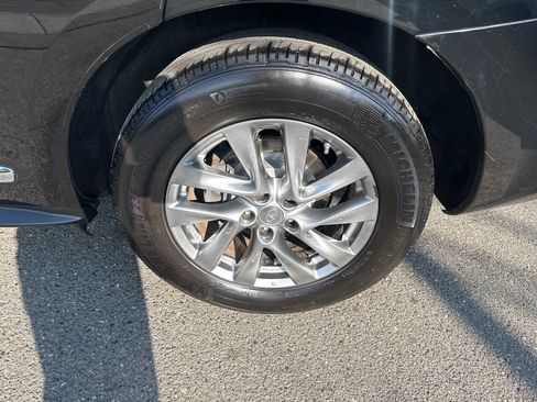 Used 2013 INFINITI JX35 AWD w/ Premium Pkg image 3
