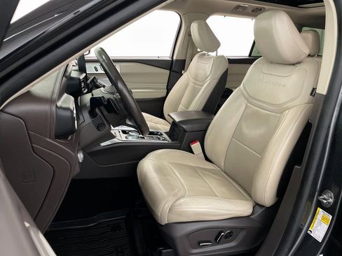 Used 2020 Ford Explorer Platinum image 32