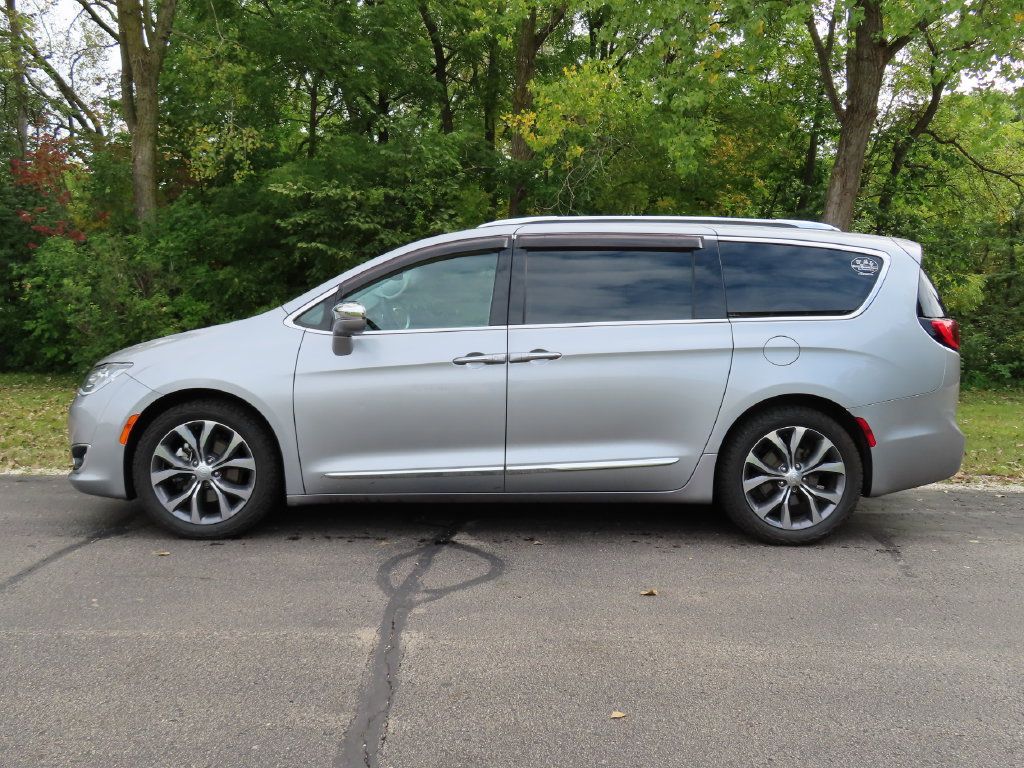 Used 2017 Chrysler Pacifica Limited w/ UConnect Theater Package FWD image 7