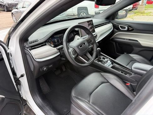 Used 2025 Jeep Compass Limited AWD/4WD image 9