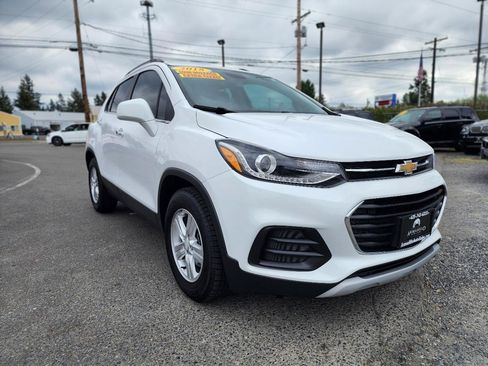 Used 2018 Chevrolet Trax LT w/ Driver Confidence Package FWD image 3