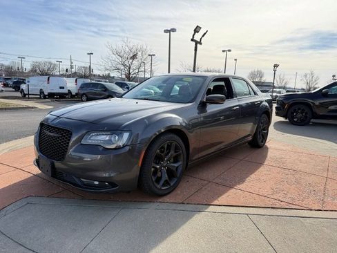 Used 2023 Chrysler 300 S image 3