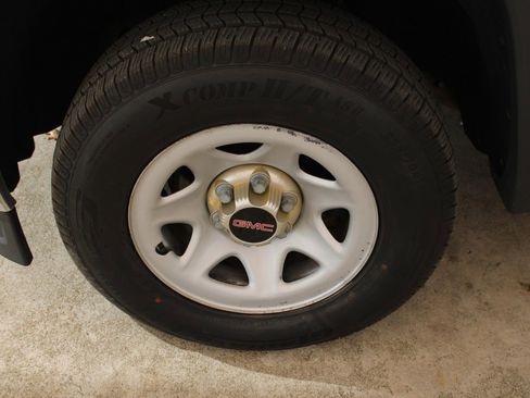 Used 2015 GMC Sierra 1500 2WD Regular Cab image 18