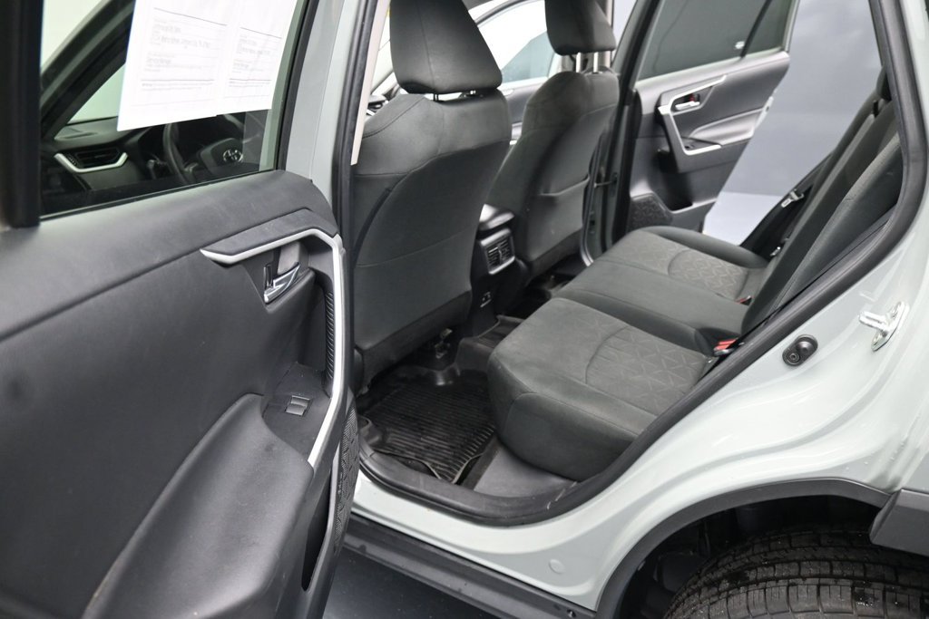 Used 2021 Toyota RAV4 XLE w/ Convenience Package AWD/4WD image 16