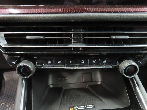 Used 2025 Chevrolet Traverse Z71 w/ LPO, Floor Liner Package AWD/4WD image 48