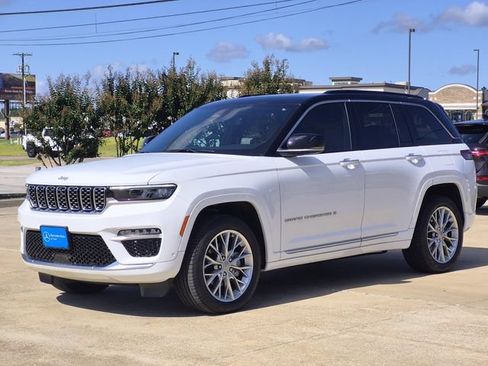 Used 2025 Jeep Grand Cherokee Summit AWD/4WD image 3