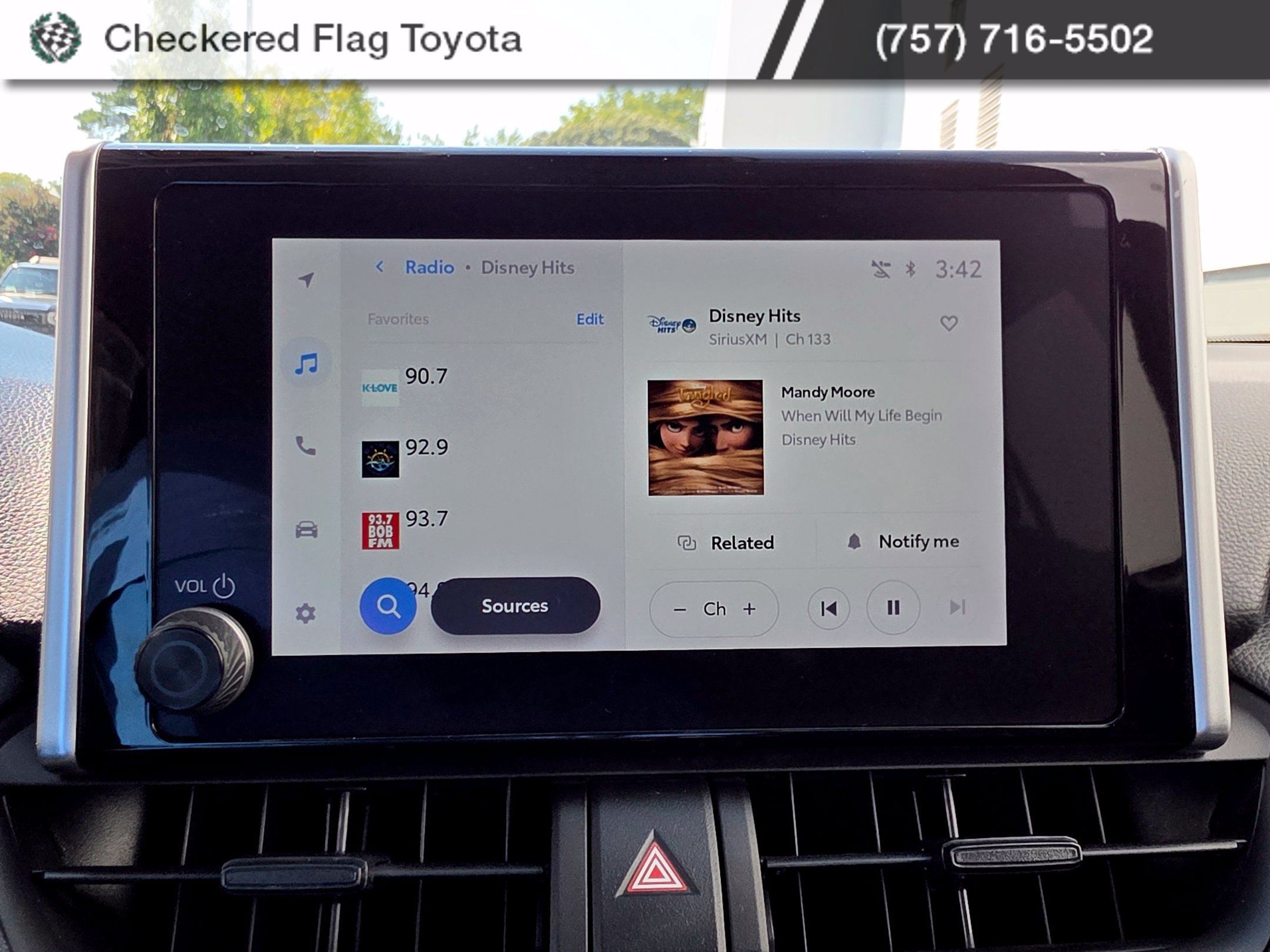 Used 2025 Toyota RAV4 XLE FWD image 21